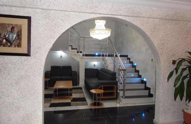 De-Golden Quest Hotel