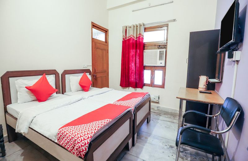 OYO 14562 Rishabh Guest house