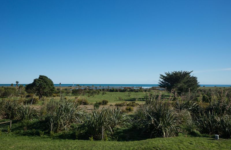 Koru Beach Cabin & B&B Homestay