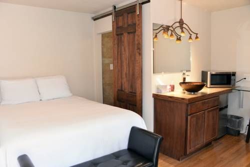 The Crest Motel