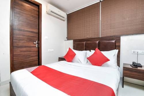 OYO Flagship 23992 Sunrize Hotel