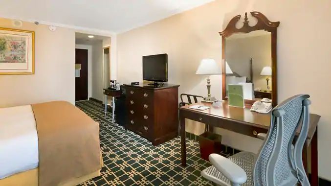 DoubleTree by Hilton Fort Lee/George Washington Bridge