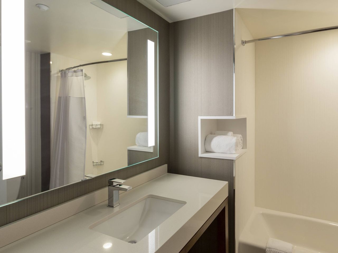 Courtyard by Marriott New York Queens/Fresh Meadows