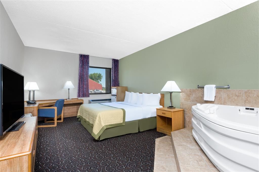 Baymont by Wyndham Muncie Near Ball State University