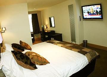 Inn On The Prom At The Fernlea Hotel