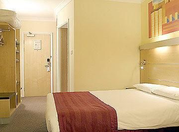 Holiday Inn Express Southampton - M27, J7, an IHG Hotel