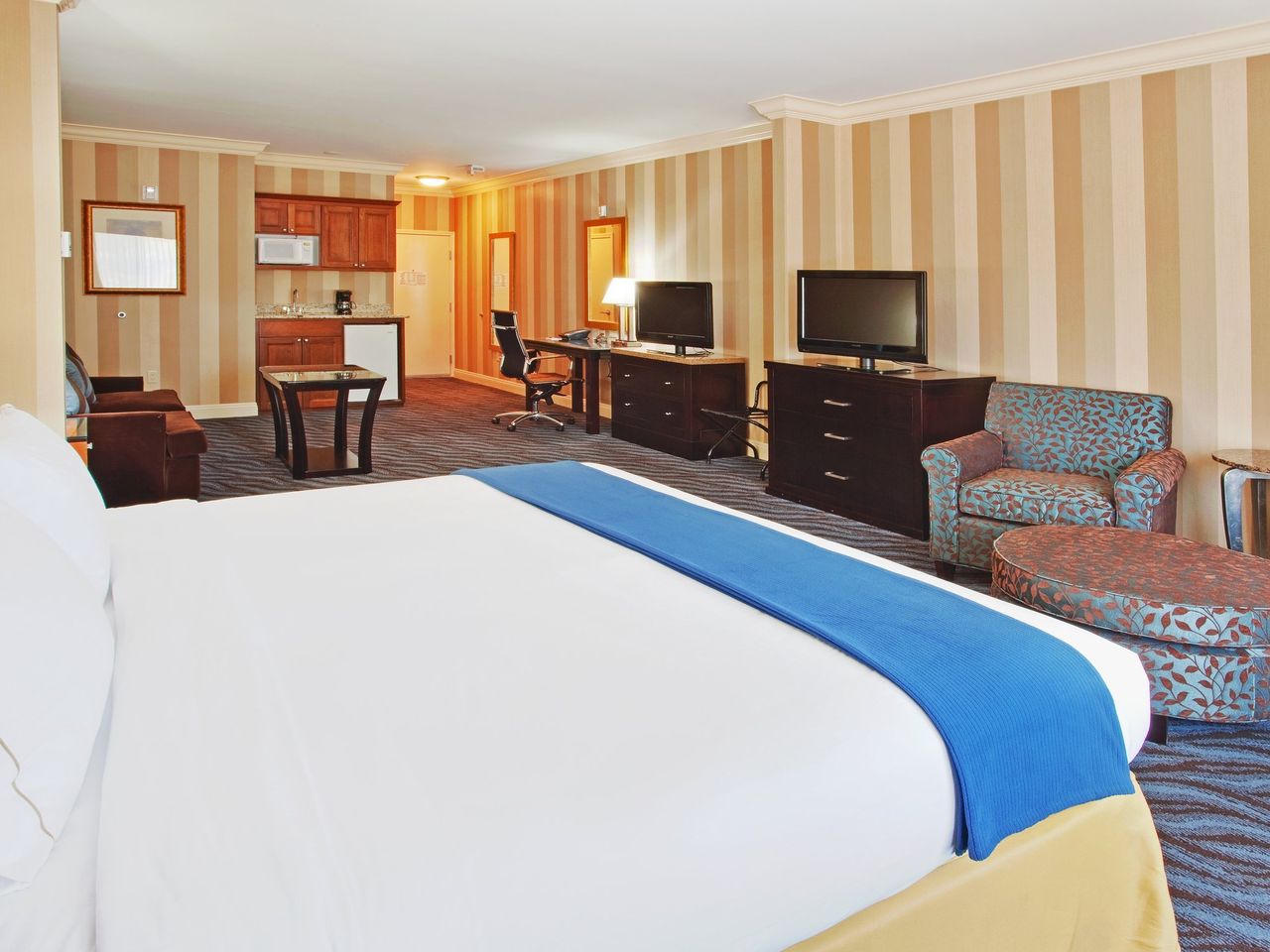 Holiday Inn Express Hotel & Suites Santa Cruz