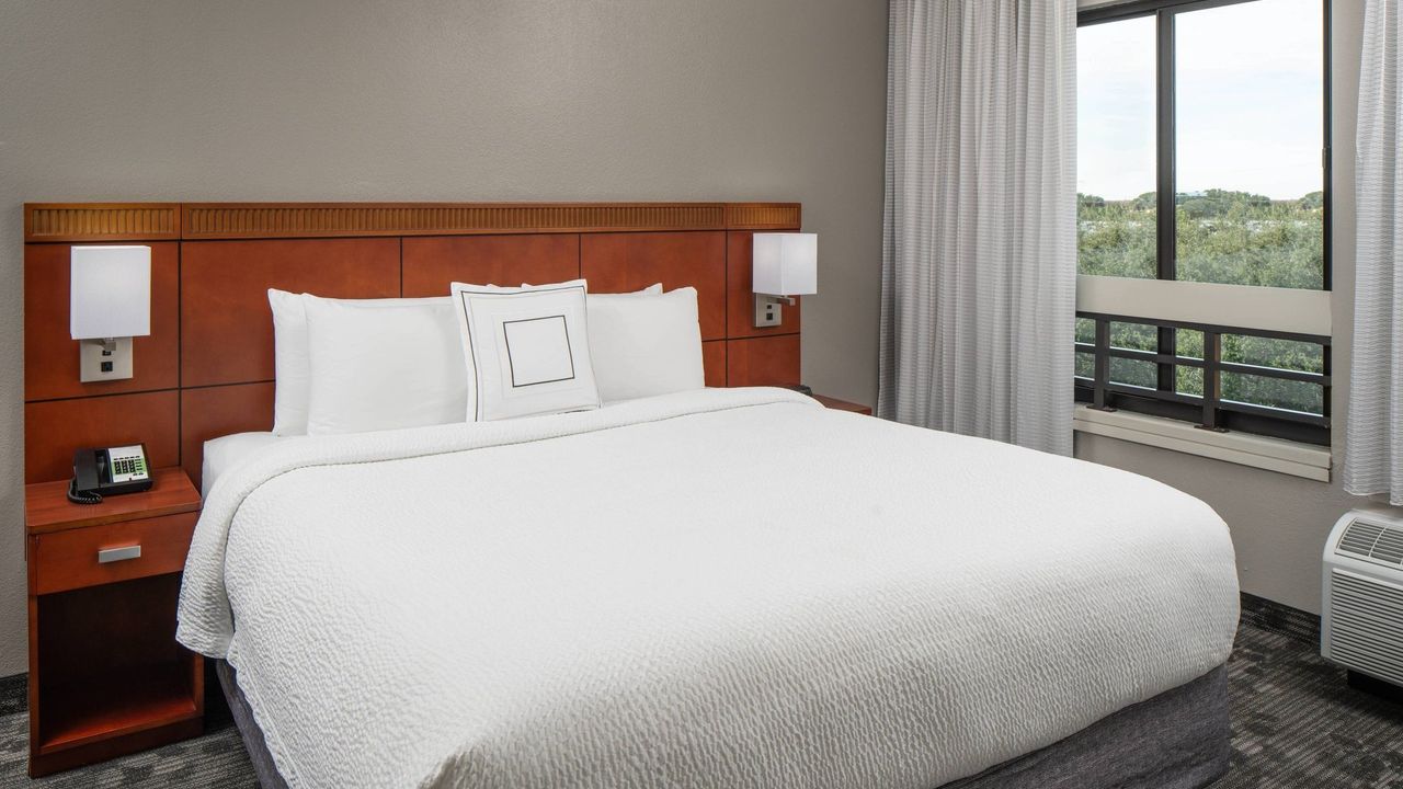 Sonesta Select Miami Lakes