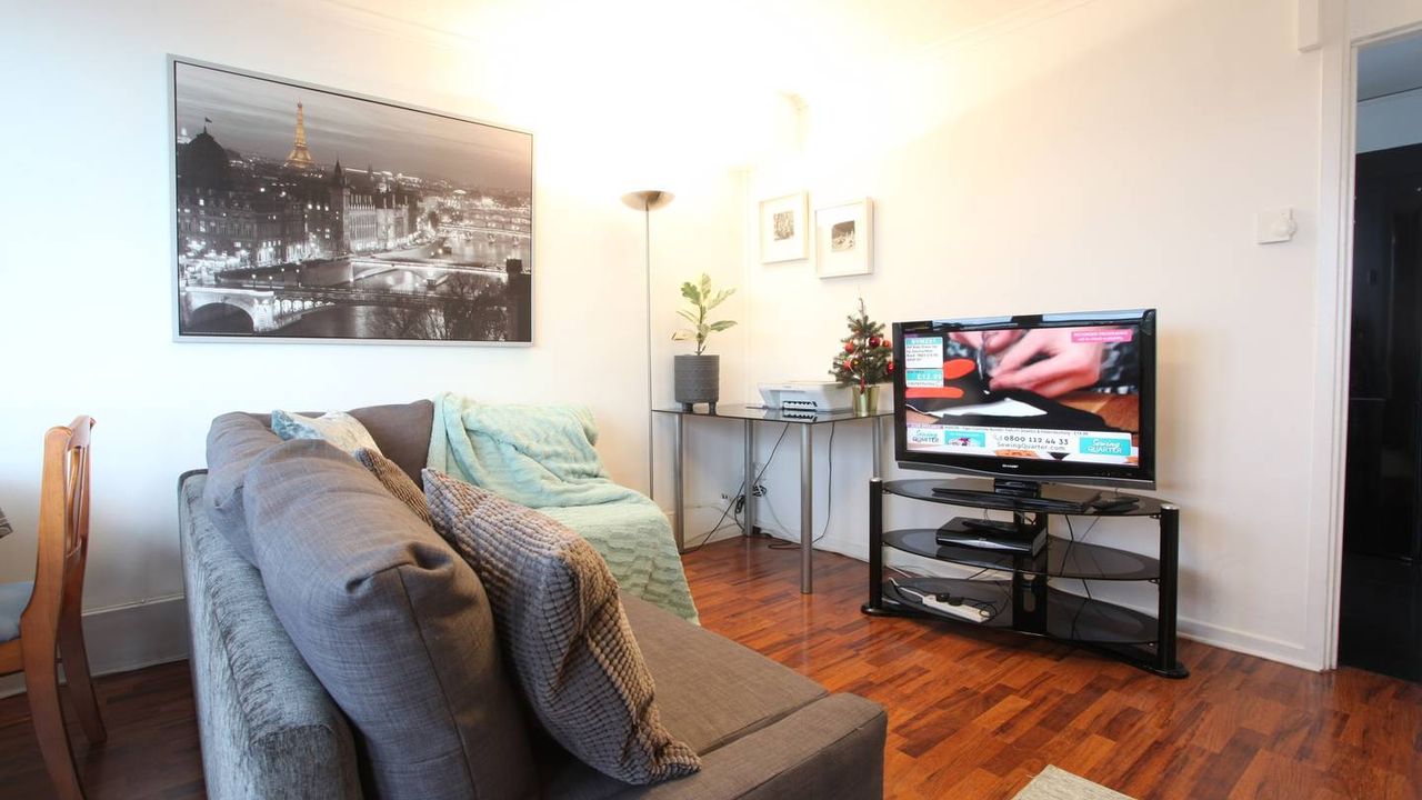 Chelsea off Kings Road One Bedroom Apartment with balcony
