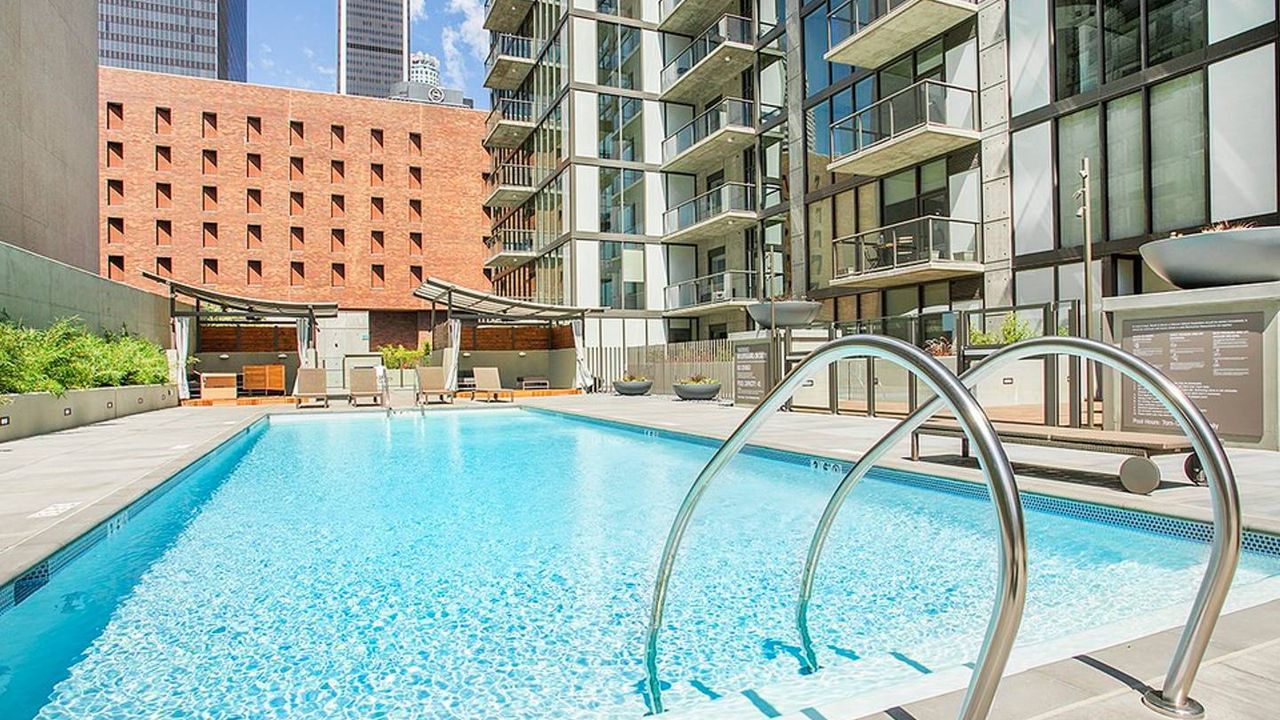 Luxurious Highrise 2b 2b Apartment Heart Of Downtown LA