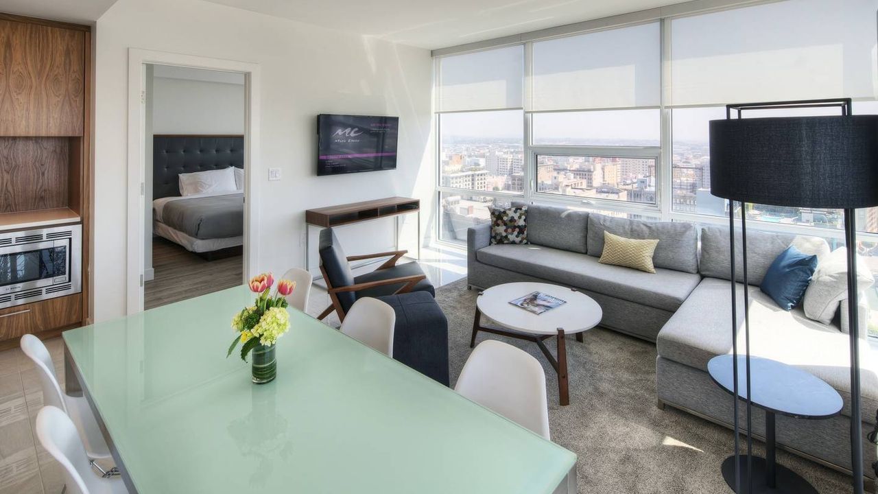 Luxurious Highrise 2b 2b Apartment Heart Of Downtown LA