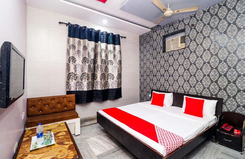 OYO 17328 New Friends Hotel