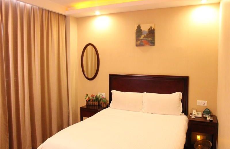 Greentree Inn Shanghai Caoan Road Textile Express Hotel