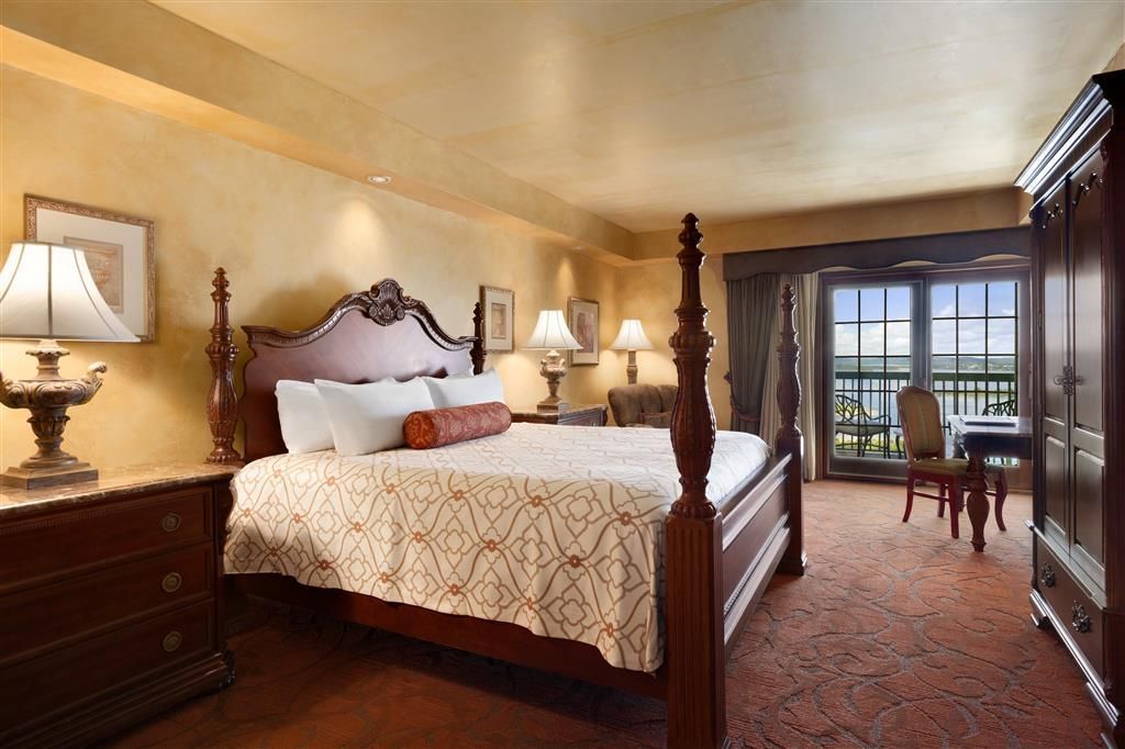 Chateau on the Lake Resort Spa and Convention Center