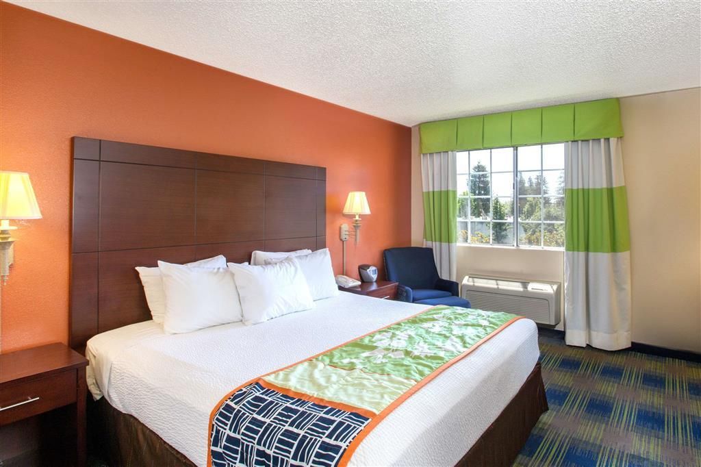 Days Inn by Wyndham Fremont