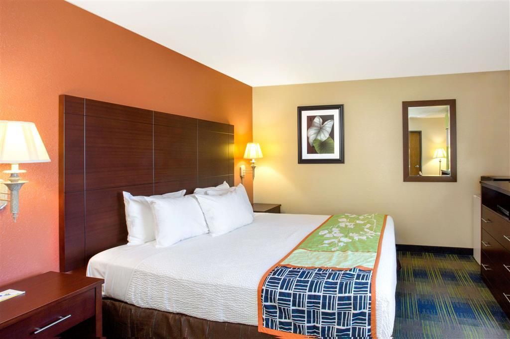 Days Inn by Wyndham Fremont