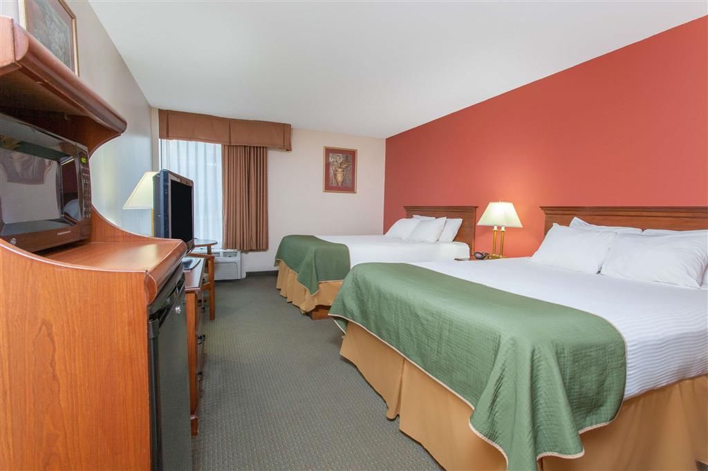 DAYS INN & SUITES