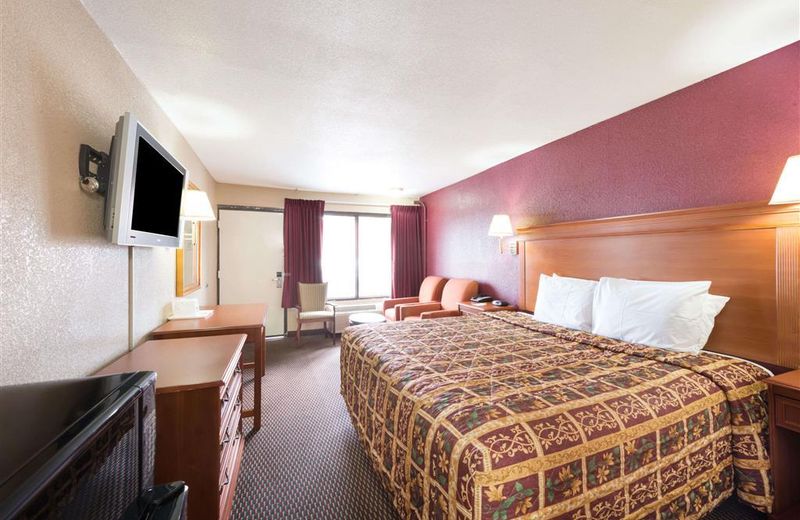 Days Inn by Wyndham San Antonio Splashtown/ATT Center