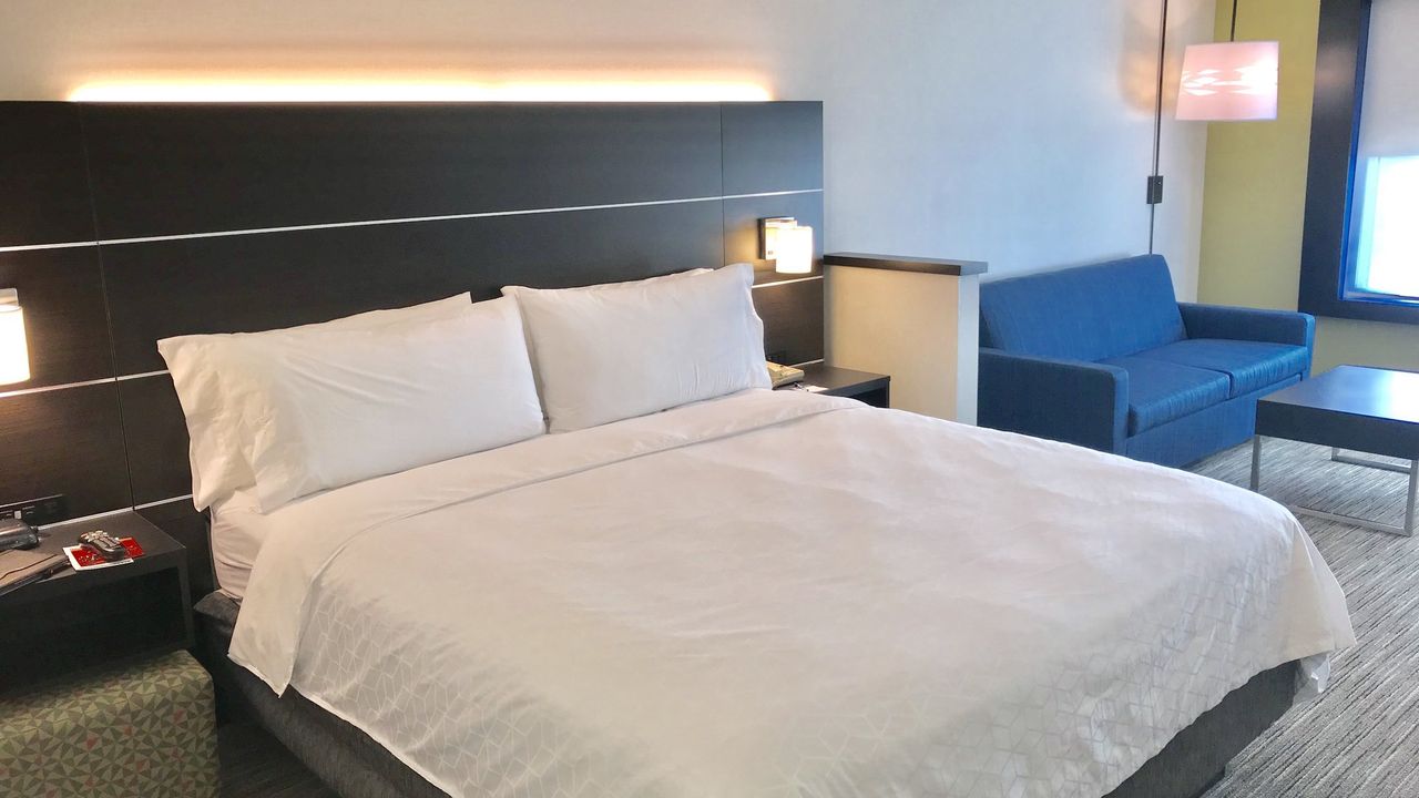 Holiday Inn Express & Suites Tracy, an IHG Hotel