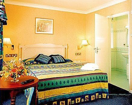 Elstead Hotel