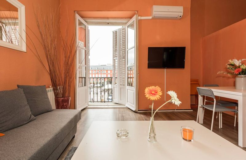 Calle Mayor Apartment by FlatSweetHome