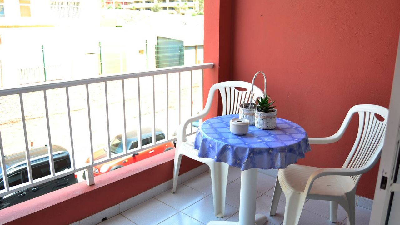 Alquilaencanarias-Medano Galte, terrace and beach
