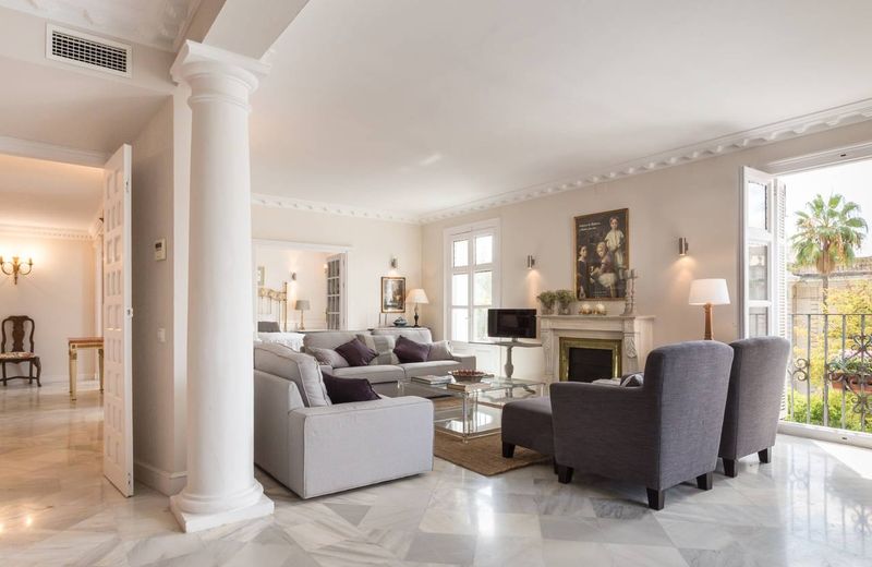 Superb home located on the central part of the emblematic San Fernando street.
