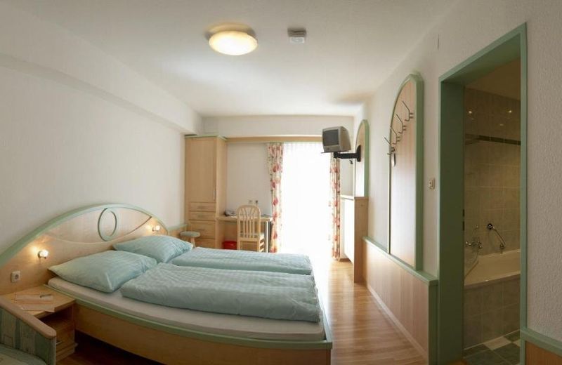 HOTEL ZUM KIRCHENWIRT