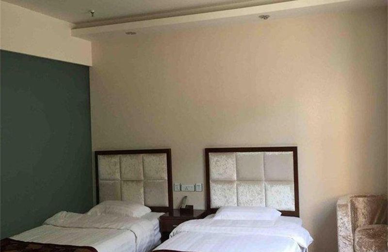 Nanjiang Tianhe Yulong Business Hotel