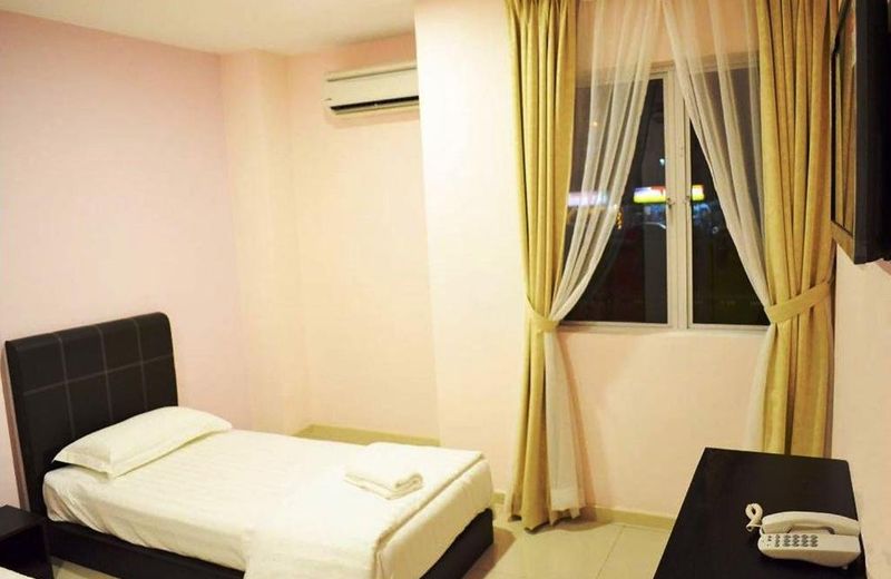 OYO 44103 8 Hotel