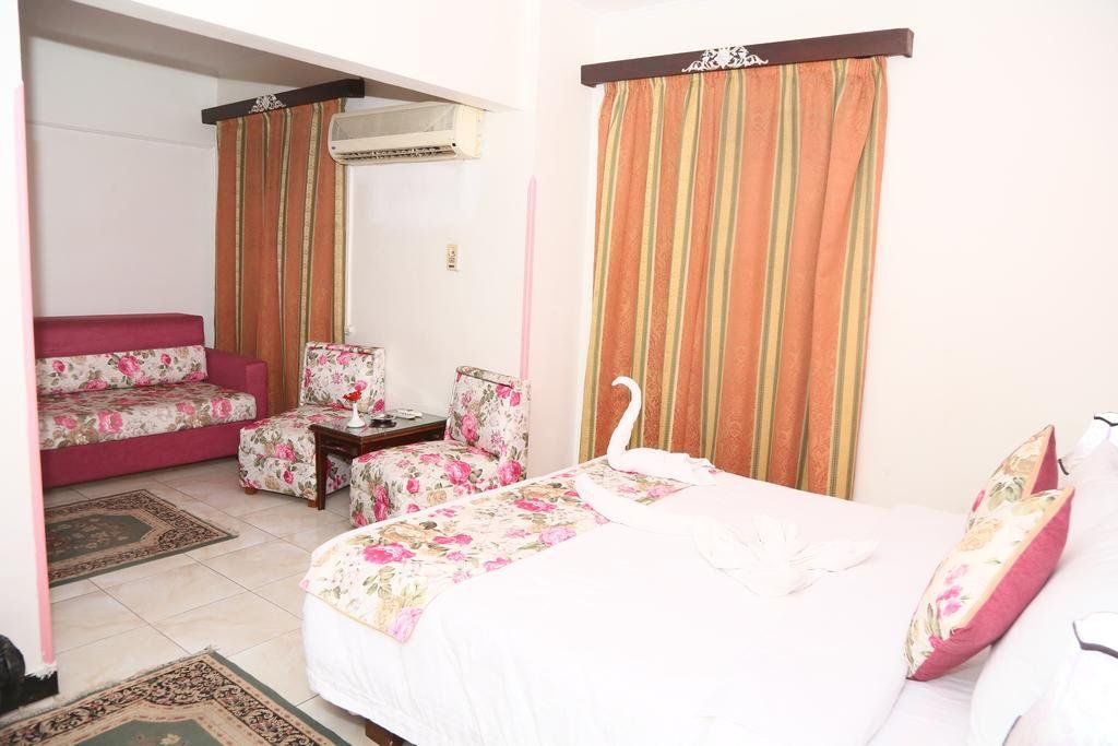 Happy City Hotel