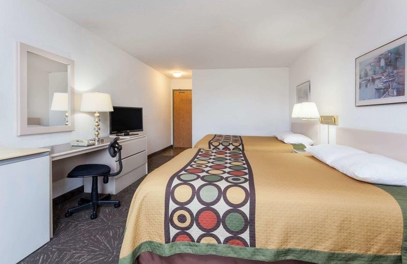 Super 8 by Wyndham Taber AB