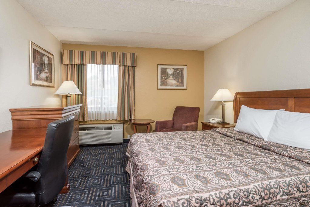 Days Inn by Wyndham Mounds View Twin Cities North