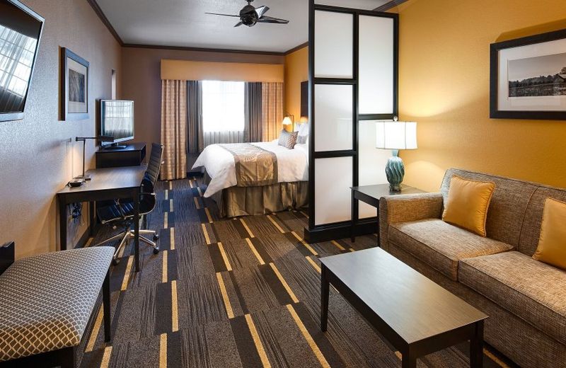 Best Western Plus Emerald Inn & Suites