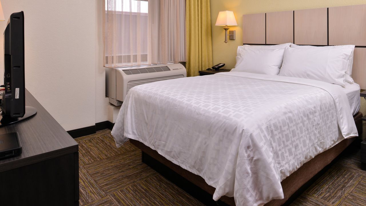 Candlewood Suites Terre Haute, an IHG Hotel