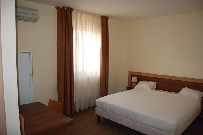 STUDENT HOTEL