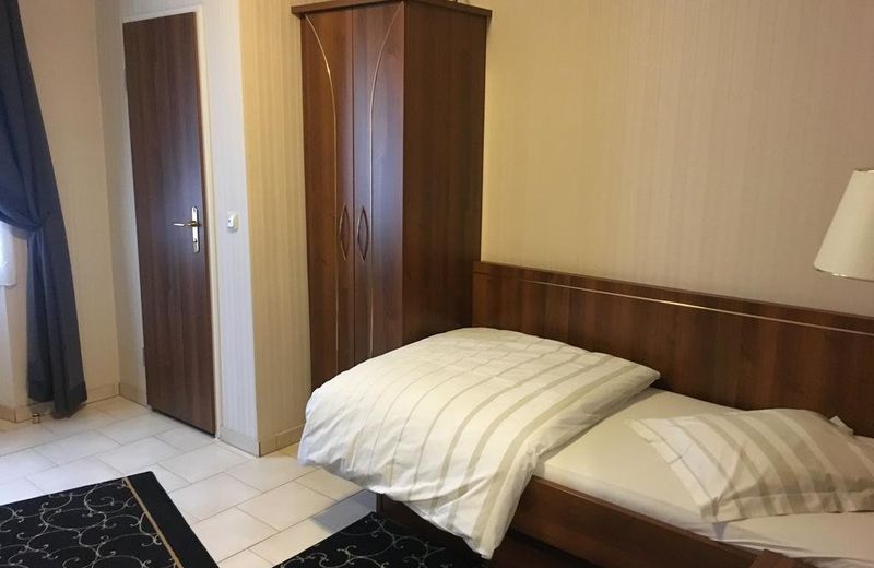 Hotel Re'ser Stuff