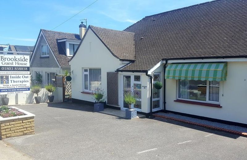 Brookside Guest House & Mini Spa