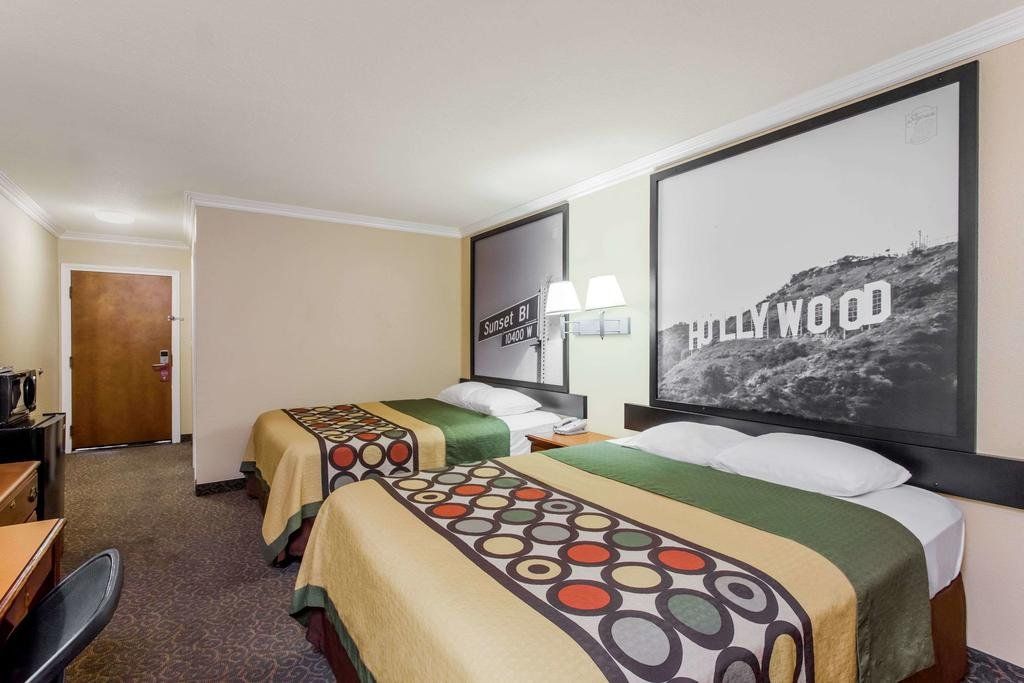 Super 8 by Wyndham Los Angeles Downtown