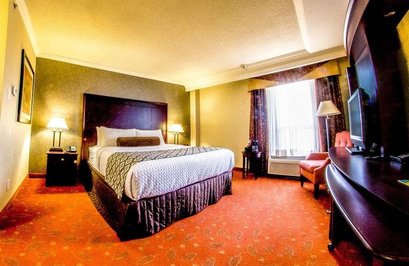 Hamilton Plaza Hotel & Conference Center