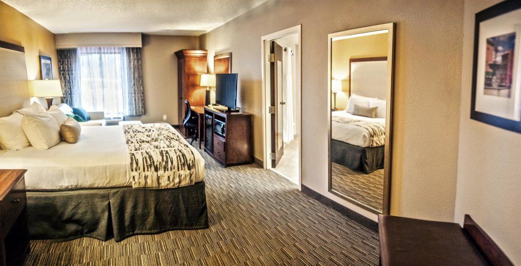 Holiday Inn Express & Suites Cincinnati Riverfront, an IHG Hotel
