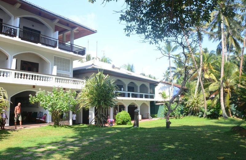 Sri Gemunu Beach Resort