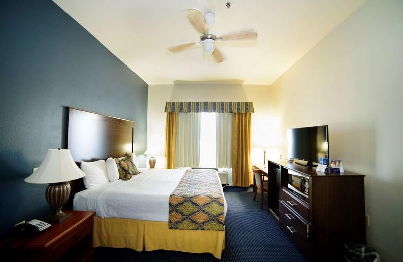 Best Western Plus Lake Dallas Inn & Suites