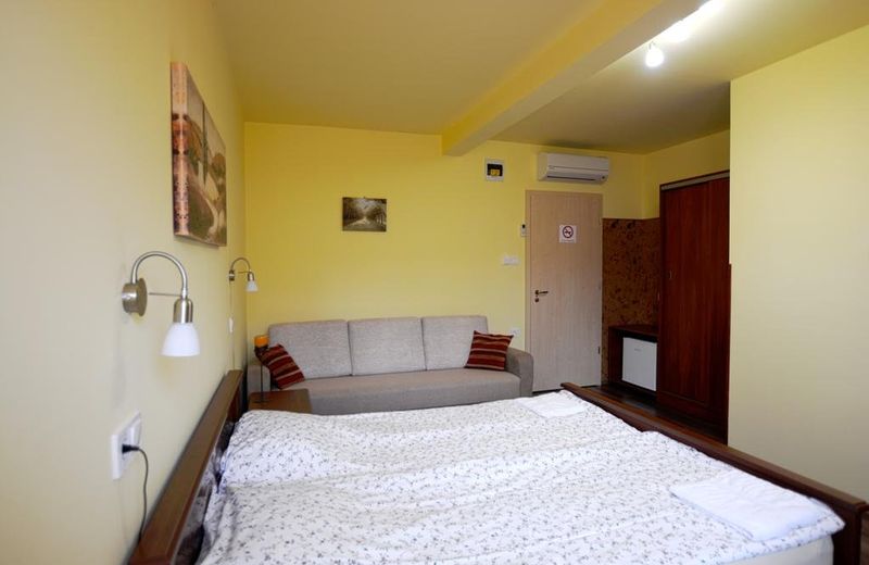 Casablanca Rooms and Restaurant