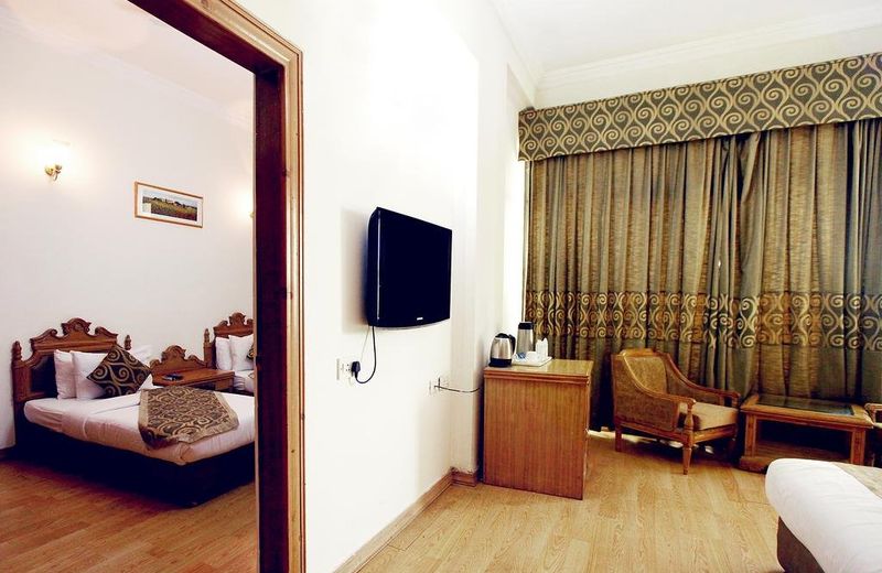 Hotel K.C. Cross Road