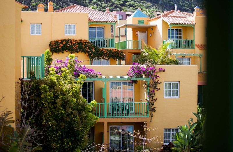 Apartamentos La Caleta