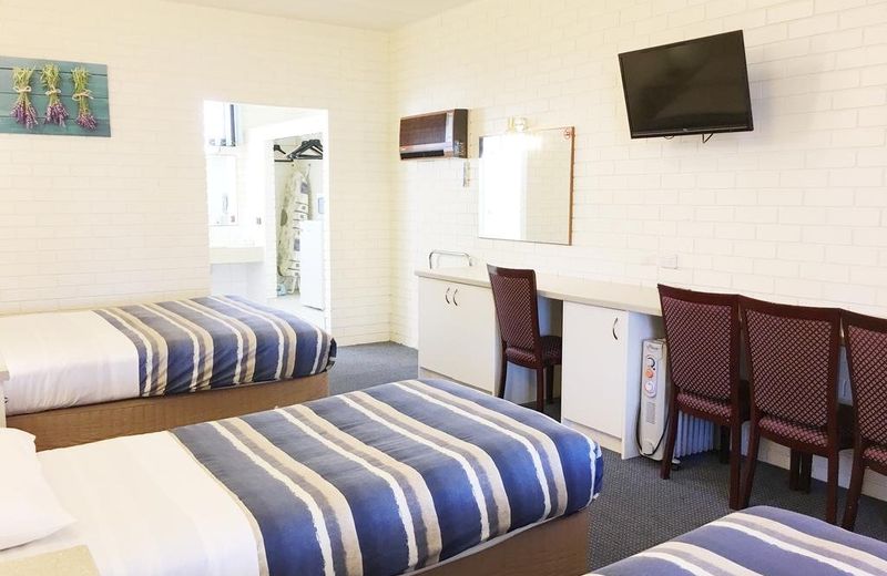 Statesman Motor Inn