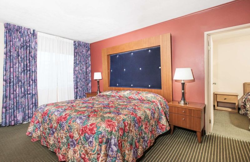 Travelodge by Wyndham Boston/Natick