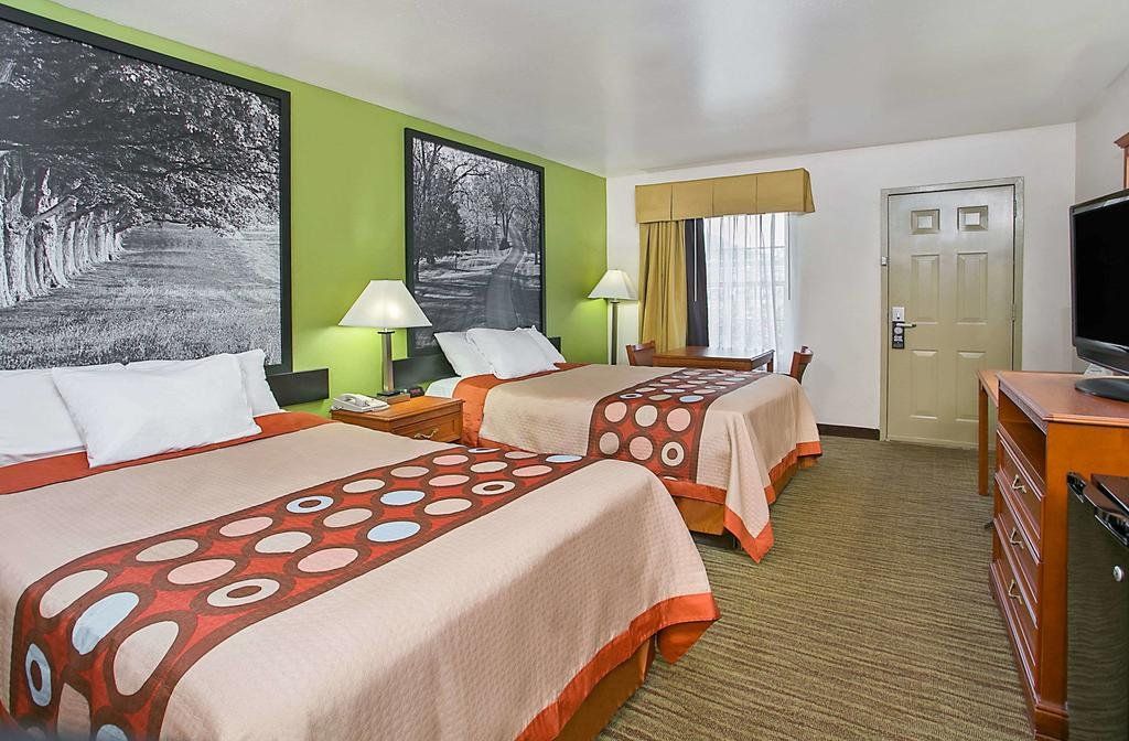 Super 8 by Wyndham Cave City