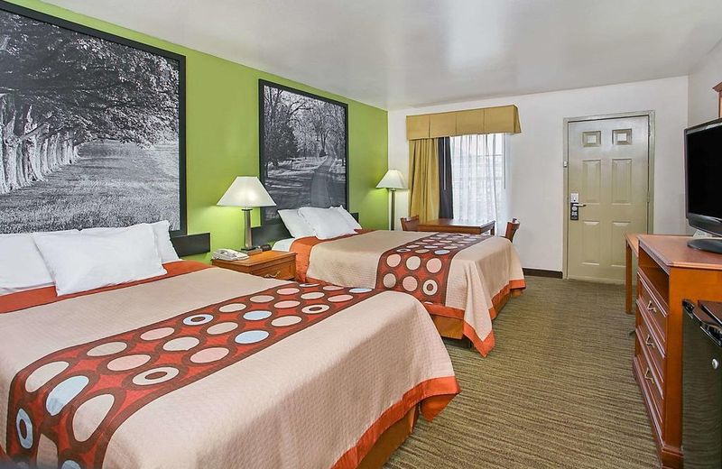 Super 8 by Wyndham Cave City